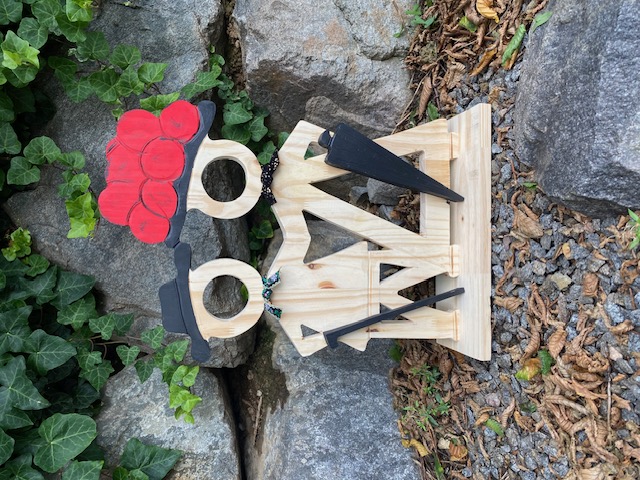 Schwarzwald Holzfigur "Gudrun"